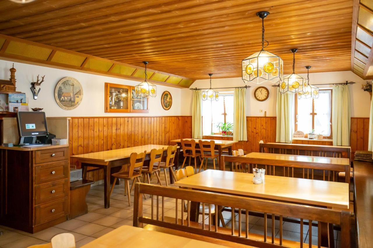 Gasthaus Und Hotel Goettler Josef Rumeltshausen Exterior foto